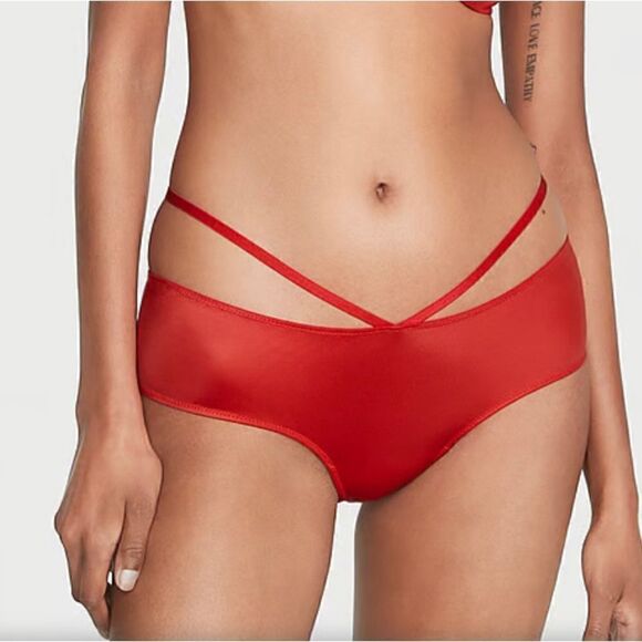 Victoria's Secret VERY SEXY
So Obsessed Strappy Cheeky Panty Medium Lips… - Picture 3 of 15